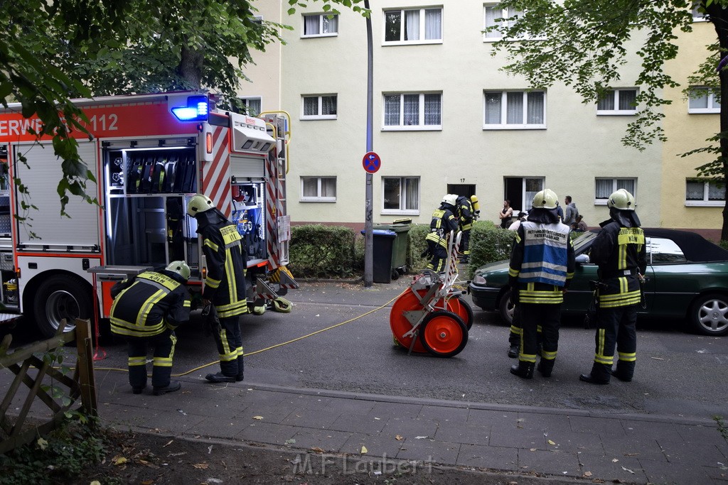 Feuer Koeln Vingst Noerdlingerstr P20.JPG - Miklos Laubert